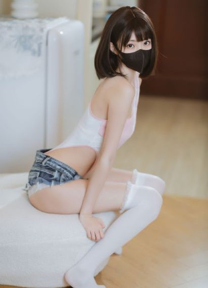 晚上抱着大胸女友的感觉_免费正片国语